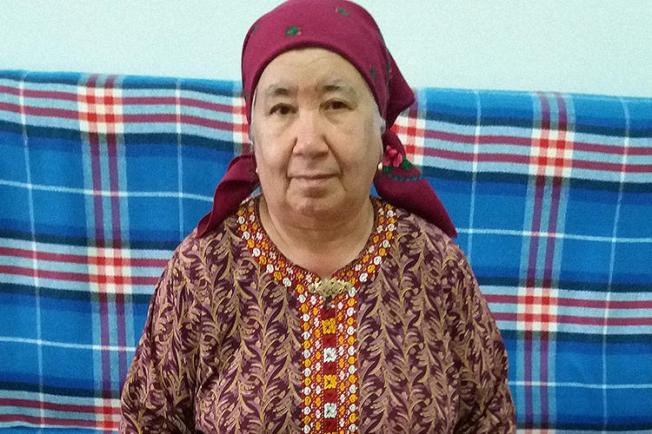 Soltan Achilova, as seen in November 2017 in her house in Ashgabat, Turkmenistan. The journalist was recently barred from leaving Turkmenistan. (Photo: CPJ via Khronika Turkmenistana)