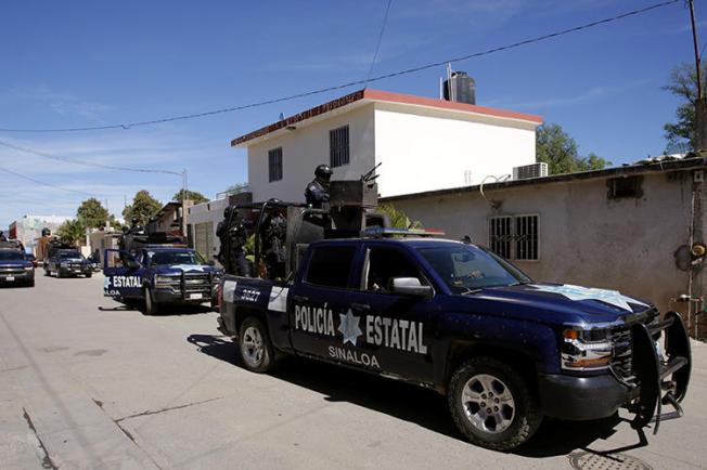 State police patrol in the state of Sinaloa, Mexico, on February 15, 2019. Journalist Omar Camacho was recently found dead in the state. (Daniel Becerril/Reuters)