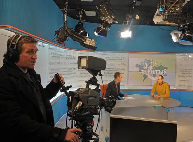 Journalists broadcast from the Belsat TV studio in Warsaw, Poland, on January 31, 2011. The broadcaster's Minsk, Belarus, offices were recently raided by police in a slander case. (AFP/Janek Skarzynski)