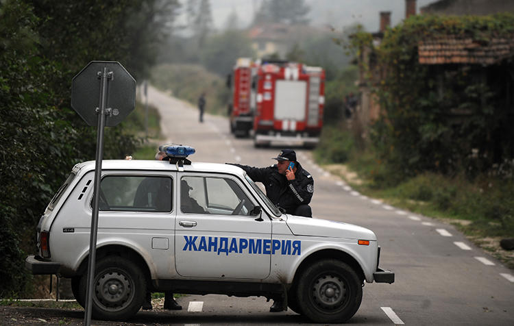 Police officers are seen in Gorni Lom, Bulgaria, on October 2, 2014. Two journalists were recently injured by police amid protests in the country. (AFP/Nikolay Doychinov)