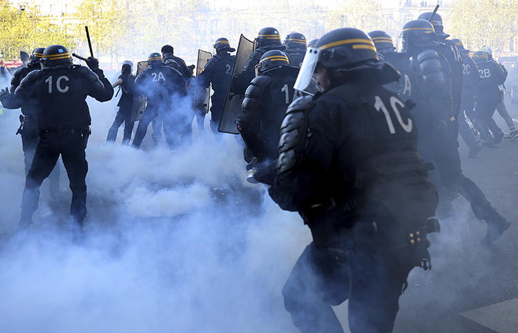 Police scuffle with protesters during a yellow vest demonstration in Paris on April 20, 2019. Two journalists were arrested during the protests. (AP/Francisco Seco)