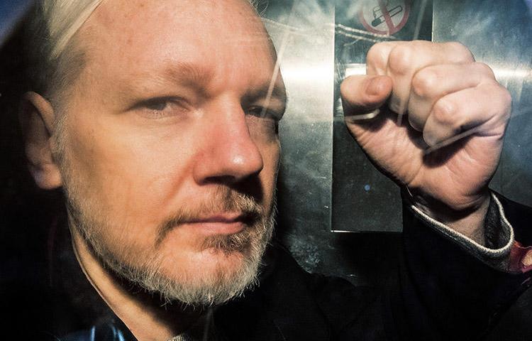 WikiLeaks founder Julian Assange, pictured in a prison van in the U.K. on May 1, 2019. The U.S. has disclosed charges under the Espionage Act against Assange. (Photo: AFP/Daniel Leal-Olivas)