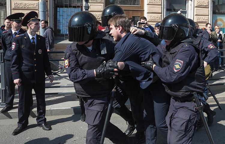 Police detain a protester during a May Day rally in Saint Petersburg, Russia, on May 1, 2019. Two journalists were also arrested at the protest, and one was allegedly assaulted by police. (AFP/Valentin Yegorshin)