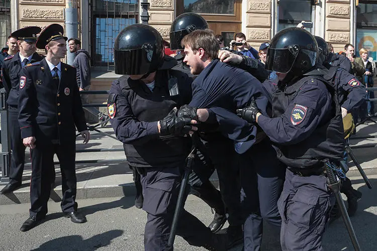Police detain a protester during a May Day rally in Saint Petersburg, Russia, on May 1, 2019. Two journalists were also arrested at the protest, and one was allegedly assaulted by police. (AFP/Valentin Yegorshin)