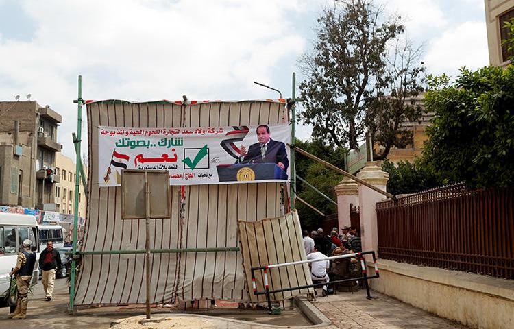 A banner depicting Egyptian President Abdel Fattah el-Sisi is seen outside a polling station, during the referendum on draft constitutional amendments, in Cairo, Egypt, on April 20, 2019. (Reuters/Amr Abdallah Dalsh)