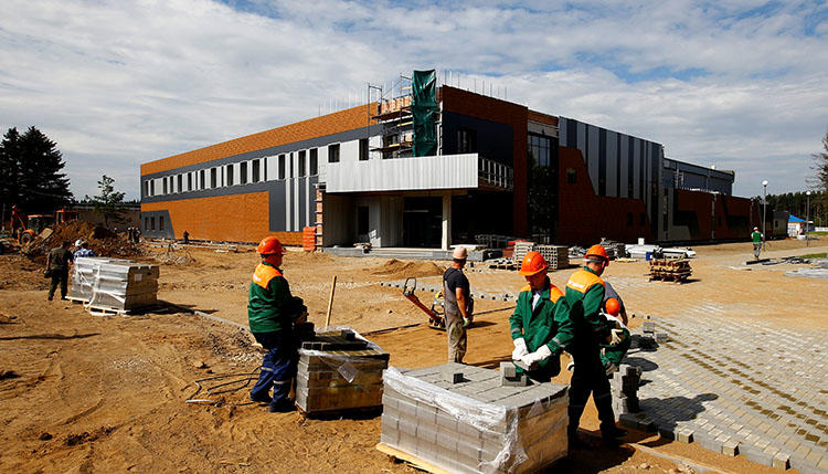 Workers at the site of a shooting range in Minsk, in 2018, that will be used when Belarus hosts the European Games. CPJ and Human Rights Watch are calling on the European Olympic Committees to establish a complaints hotline for journalists for the event. (Reuters/Vasily Fedosenko)