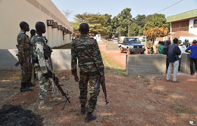 Central African Republic gendarmes and police officers are seen on January 2, 2016, in Bangui. Police in Bangui allegedly assaulted two French reporters from AFP recently. (AFP/Issouf Sanogo)