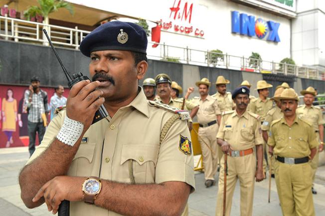 Karnataka state police personnel are seen in Rajinikanth, Bangalore, on June 7, 2018. Two journalists were recently assaulted in Karnataka state, and another in Uttar Pradesh. (AFP/Manjunath Kiran)