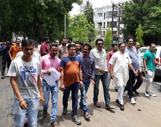 Harshad Ahir (second from left) and fellow journalists march in Valsad, Gujarat, after the journalist was attached on June 6, 2019. (Image via Harshad Ahir)