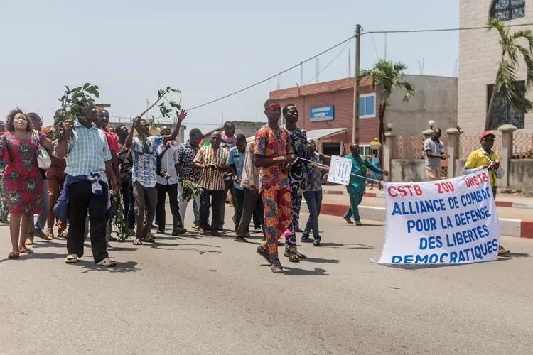 Protesters from two of Benin's unions take part in a demonstration after the parliament approved a law restricting to 10 days public sector employees’ right to strike, on September 13, 2018, in Cotonou. Journalist Ignace Sossou convicted of false news in Benin on August 12, 2019. (AFP/Yanick Folly)