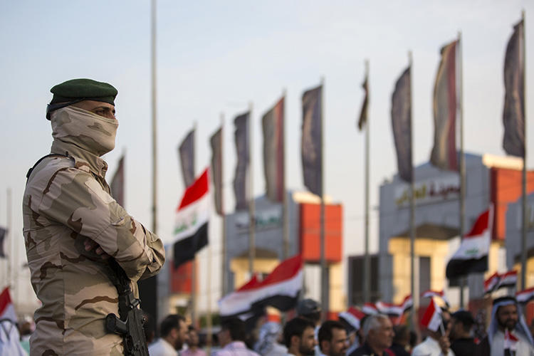 A member of the Iraqi security forces stands guard outside the Basra local government headquarters on July 19, 2019, as protesters gather for a demonstration. Basra police attempted to arrest Iraqi reporter Hassan Sabah in a raid on his home in Basra on July 23. (AFP/Hussein Faheh)