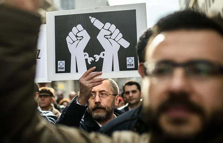 Journalists hold placards on January 10, 2016, during a march in Istanbul as they protest against the imprisonment of journalists. On July 16, 2019, a Turkish court ordered service providers to block access to several news sites. (AFP/Ozan Kose)