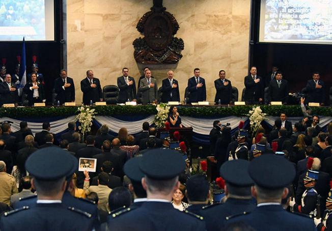 Imagen del Congreso Nacional de Honduras, en Tegucigalpa, el 25 de enero de 2018. El congreso recientemente anunció que eliminaría el delito de difamación del código penal del país. (AFP/Orlando Sierra)