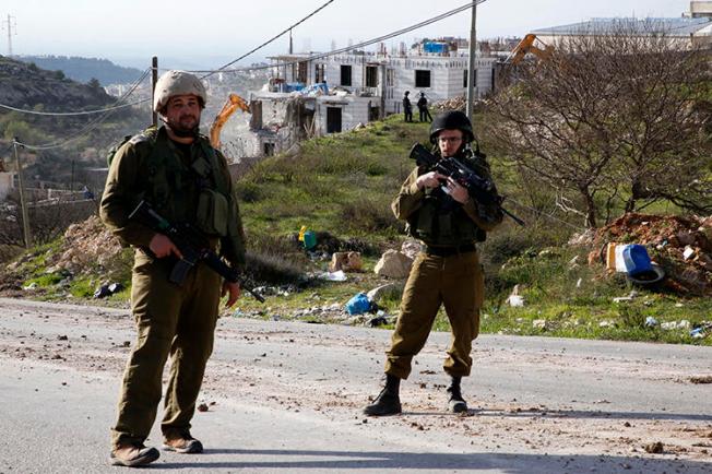 Israeli security forces are seen in the West Bank on February 14, 2018. Palestinian journalist Abdul Mohsen Shalaldeh was recently arrested in the West Bank and is being held without charge. (AFP/Hazem Bader)