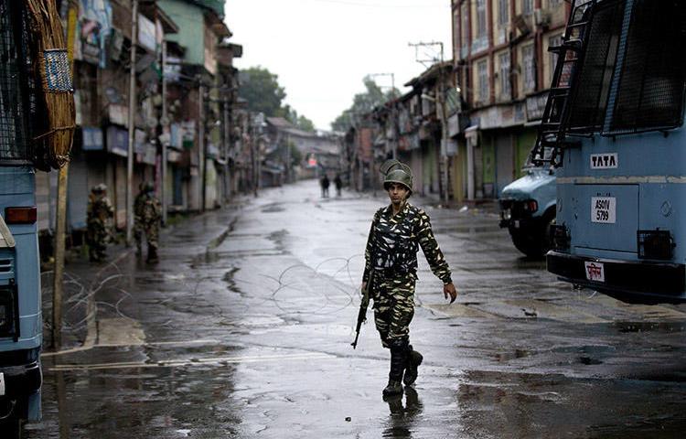An Indian paramilitary soldier patrols during a security lockdown in Srinagar, on August 14. (AP/Dar Yasin/File)