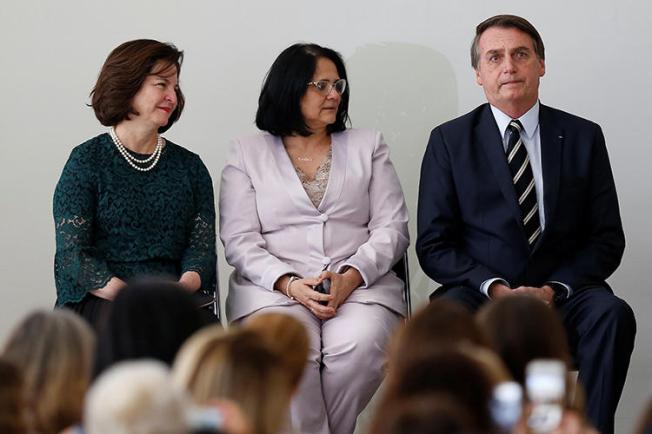 Damares Alves, Brazil’s minister for women, family, and human rights (center) is seen with then Brazilian Prosecutor General Raquel Dodge and President Jair Bolsonaro in Brasilia on March 8, 2019. Alves recently filed a complaint against online outlet AzMina. (Reuters/Adriano Machado)