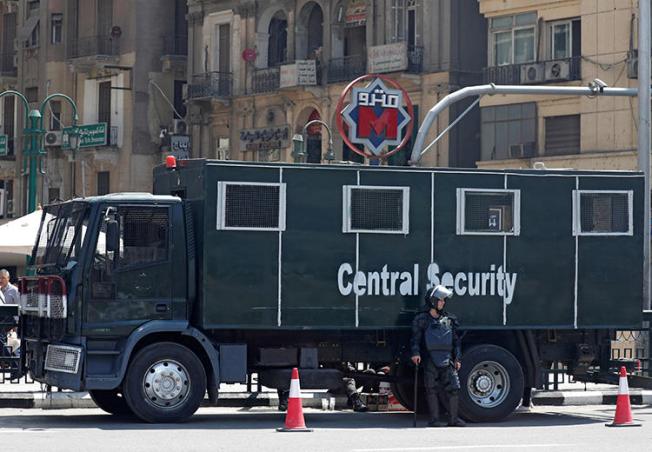 Egyptian security forces are seen in Cairo on May 13, 2018. Security forces recently arrested the son of al-Mashhad editor Magdi Shandi. (Reuters/Amr Abdallah Dalsh)