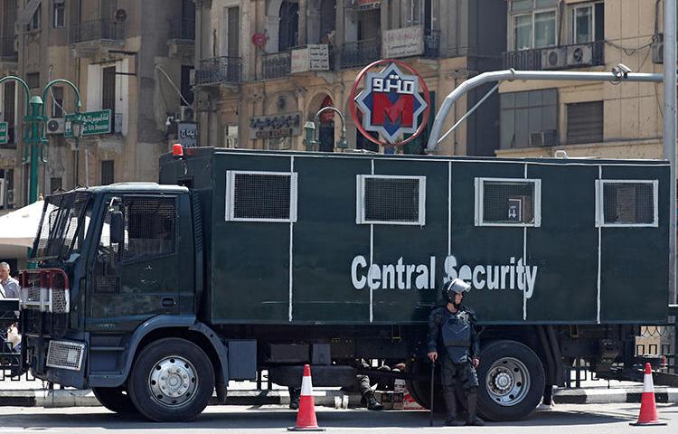 Egyptian security forces are seen in Cairo on May 13, 2018. Security forces recently arrested the son of al-Mashhad editor Magdi Shandi. (Reuters/Amr Abdallah Dalsh)