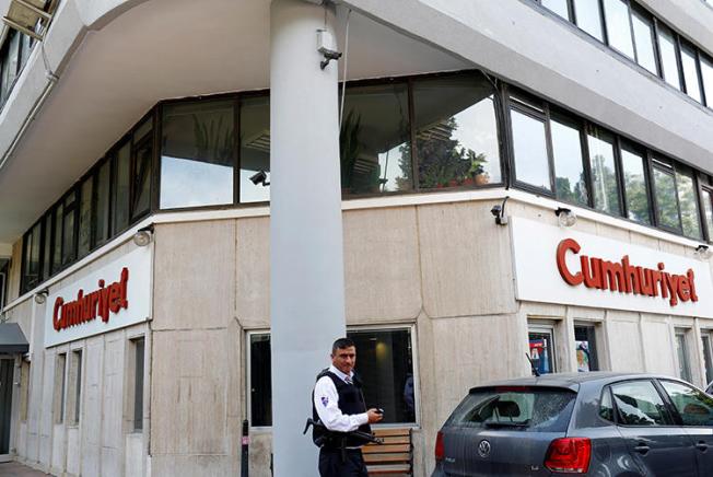 The headquarters of the Cumhuriyet newspaper is seen in Istanbul, Turkey, on May 16, 2017. Five imprisoned staffers of the paper were released following an appeals court decision today. (Reuters/Murad Sezer)