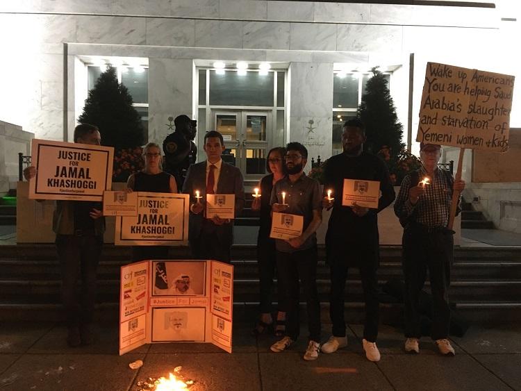 CPJ and partners gathered in front of the Saudi embassy in Washington, D.C., Wednesday night. (CPJ/Yegi Rezaian)