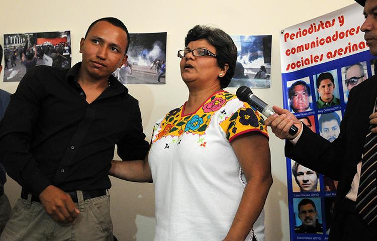 Sandra Maribel Sánchez en Tegucigalpa, Honduras, el 29 de agosto de 2012. En septiembre, un hombre apuntó un revolver a la cabeza de la periodista. (AFP/Orlando Sierra)