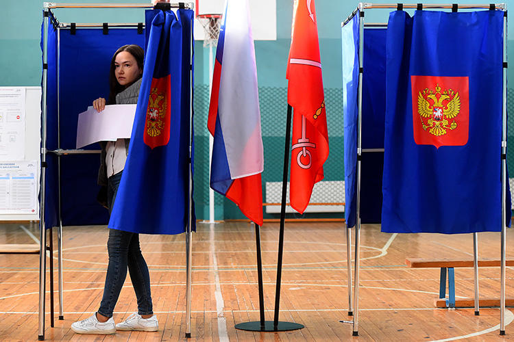 A woman gets out of a polling booth prior to casting her vote at a polling station during the governor's election in Saint Petersburg on September 8, 2019. Russia's internet regulator blocked independent news website Fergana on October 1, 2019. (AFP/Olga Maltseva)