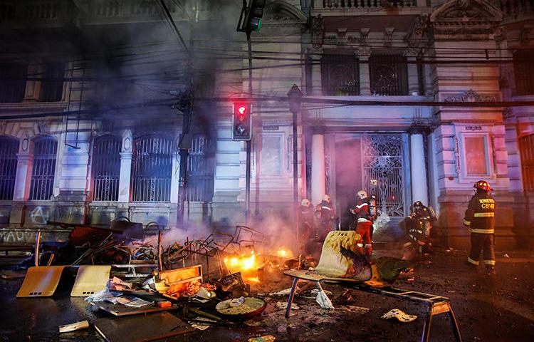 Imagen de las oficinas del periódico El Mercurio de Vaparaíso luego de un incendio provocado el 19 de octubre de 2019. (Reuters/Rodrigo Garrido)