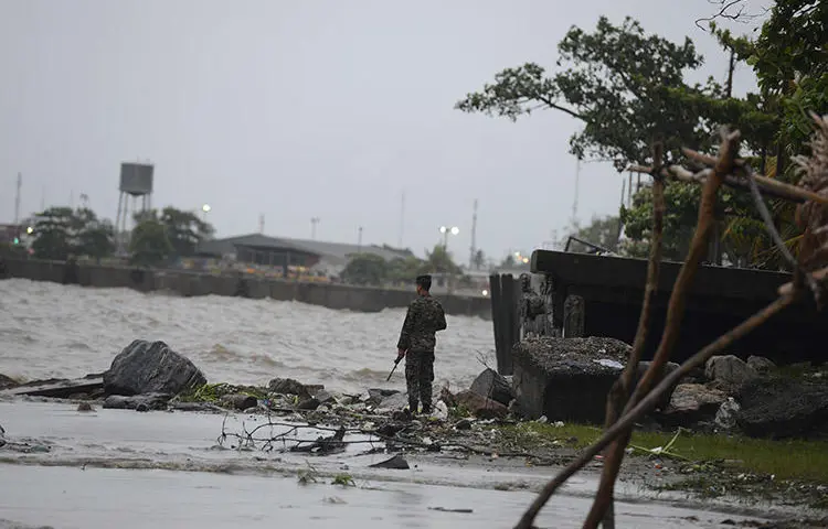 A soldier patrols the shores of Puerto Cortes, in the Honduran Caribbean, in the lead up to a hurricane in August 2016. Gunmen killed the TV host of a show on Puerto Visión, in the Honduran city, on November 25, 2019. (AFP/Orlando Sierra)