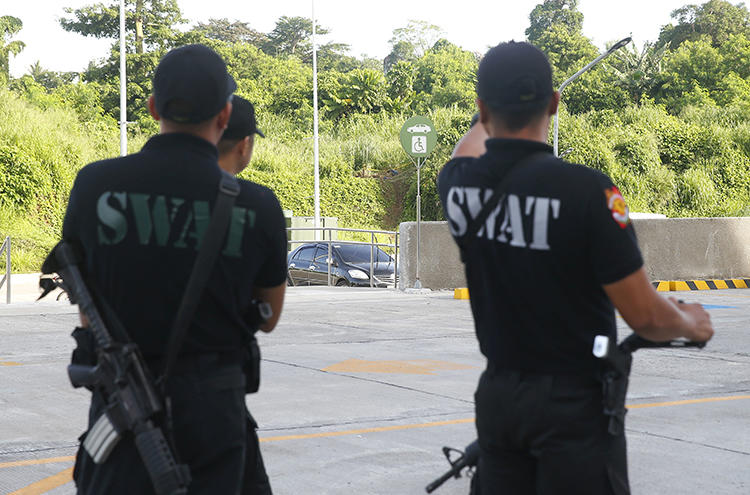 Police officers are seen in Tanauan city, Philippines, on July 4, 2018. Police are investigating the recent shooting of journalist Benjie Caballero. (AP/Bullit Marquez)