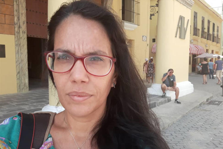 Journalist Luz Escobar has been repeatedly barred from leaving her home in Havana by security agents standing in her doorway. (Photo via Luz Escobar)