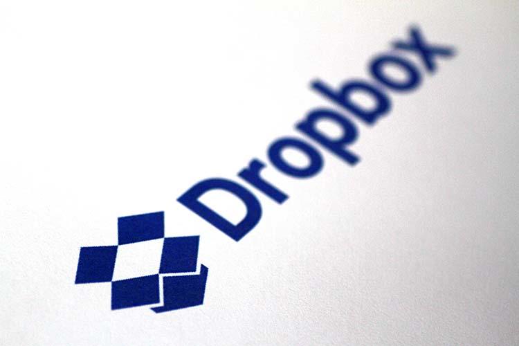 The Dropbox logo is seen in an illustration photo from July 28, 2017. The City of Fullerton, California, says two journalists violated computer crimes laws by accessing files hosted in a Dropbox folder without permission. (Reuters/Thomas White)
