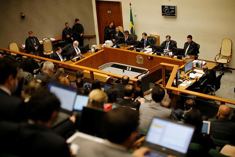 Cenário de uma sessão do Supremo Tribunal Federal brasileiro, em 23 de abril de 2019. Um juiz de Goiás suspendeu recentemente o julgamento do assassinato de um cronista esportivo alegando que as instalações eram inadequadas para a realização. (Reuters/Adriano Machado)
