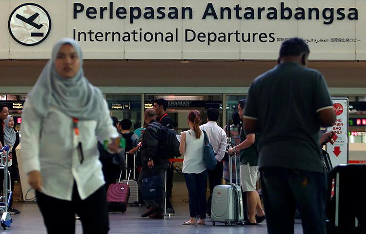 Travelers are seen at Kuala Lumpur International Airport in Malaysia on February 15, 2016. Syrian Kurdish journalist Himbervan Kousa was recently arrested at the airport. (Reuters/Lai Seng Sin)