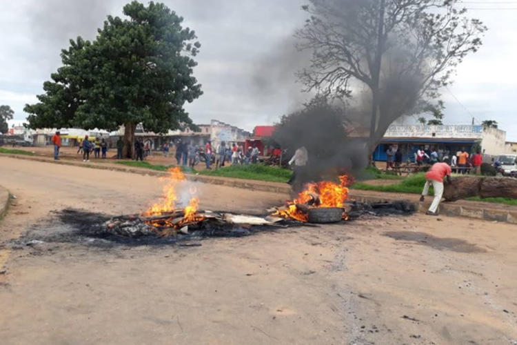 A protest in Chitipa, Malawi, is seen on January 10, 2020. A group of protesters assaulted reporter Patricia Kayuni at the demonstration. (Photo by Masozi Kasambara)