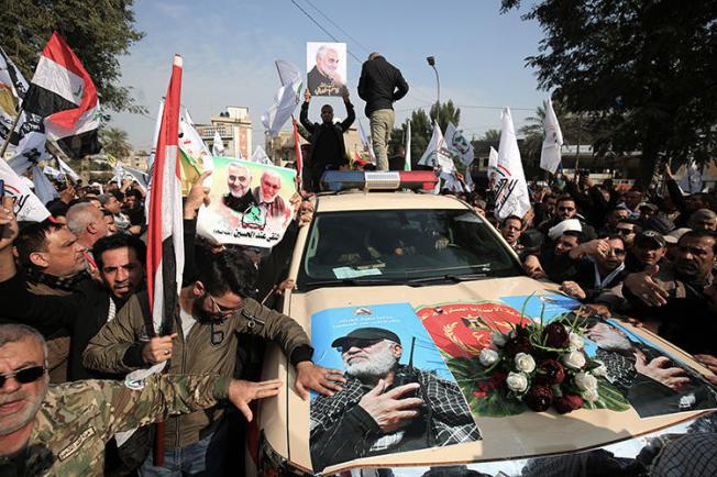Mourners surround a car carrying the coffin of Iraqi paramilitary chief Abu Mahdi al-Muhandis in Baghdad on January 4, 2020. (AFP/Ahmad Al-Rubaye)