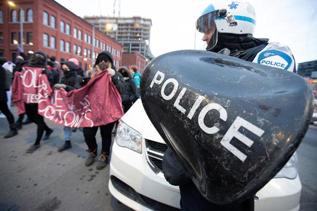 Police are seen at a demonstration of supporters of the indigenous Wet'suwet'en Nation in Montreal, Canada, on February 25, 2020. Canadian police recently arrested U.S. documentary filmmaker Melissa Cox. (Reuters/Christinne Muschi)