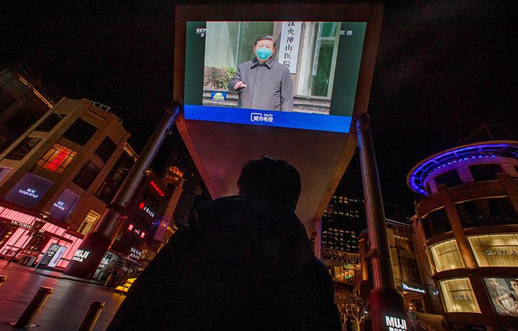 A screen shows a CCTV state media broadcast of Chinese President Xi Jinping's visit to Wuhan at a shopping centre in Beijing on March 10, 2020. Researchers at Citizen Lab have documented Chinese platforms censoring keywords related to the outbreak of the novel coronavirus. (Reuters/Thomas Peter)