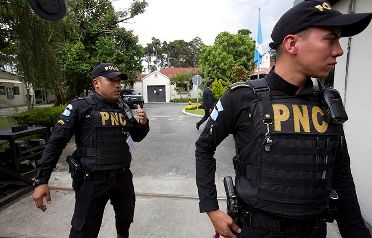 Police are seen in Guatemala City on August 31, 2018. Journalist Bryan Guerra was recently shot and killed in Guatemala. (AP/Moises Castillo)