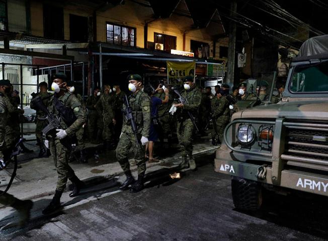Soldiers are seen in Manila, the Philippines, on March 15, 2020. The country's state of emergency includes a regulation imposing criminal penalties for spreading ‘false news’ about the coronavirus pandemic. (AP/Aaron Favila)