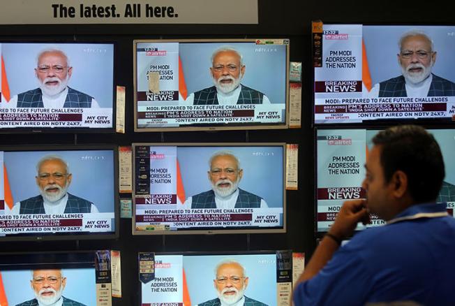TV screens are seen in a showroom in Mumbai, India, on March 27, 2019. Indian authorities recently issued 48-hour suspensions to broadcasters Asianet News and MediaOne TV. (Reuters/Francis Mascarenhas)