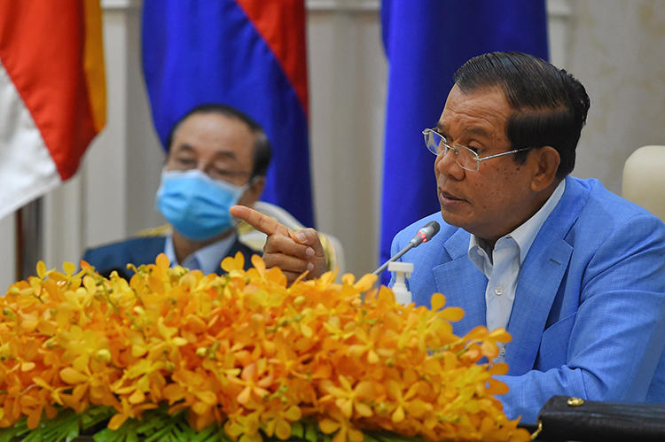 Cambodian Prime Minister Hun Sen (right) is seen during a press conference at the Peace Palace in Phnom Penh on April 7, 2020. Journalist Sovann Rithy was recently detained for publishing quotes from the prime minister. (AFP/Tang Chhin Sothy)