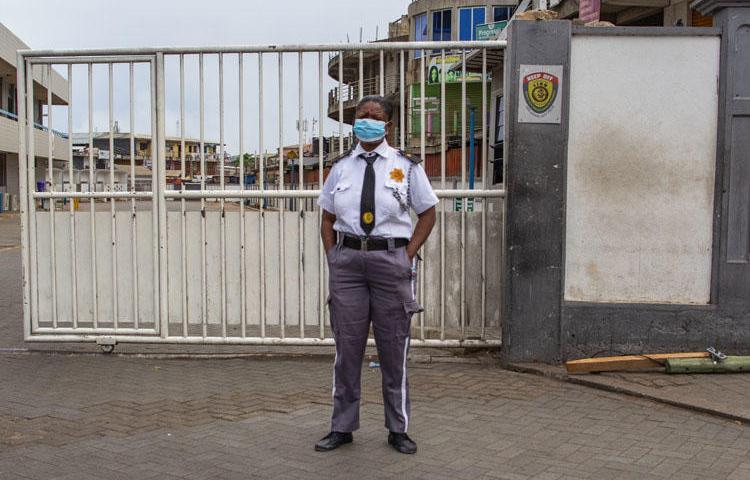 A security guard wears a mask as a protective measure against COVID-19 disease in Accra, Ghana, on April 4, 2020. Soldiers enforcing restrictions related to the pandemic assaulted journalists in two separate incidents. (Nipah Dennis/AFP)