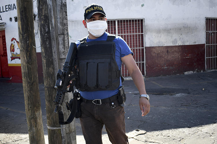 A police officer is seen in Guatemala City on March 22, 2020. Journalist Carlos Choc's home was recently robbed in southeast Guatemala. (AFP/Johan Ordonez)