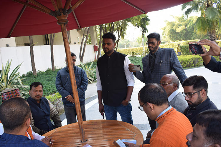 Akash Yadav, center, a Varanasi-based journalist with Hindi daily Dainik Bhaskar spoke to CPJ India Correspondent Kunal Majumder about being a victim of both local police and a private hospital lobby. (Somi Das)
