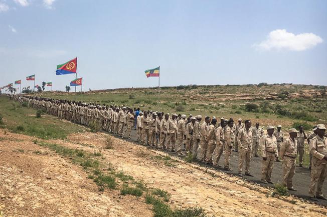 Eritrean soldiers are seen near the border with Ethiopia on September 11, 2018. CPJ recently joined a letter urging the UN to maintain pressure on Eritrea. (AFP)