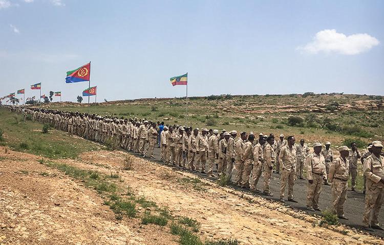 Eritrean soldiers are seen near the border with Ethiopia on September 11, 2018. CPJ recently joined a letter urging the UN to maintain pressure on Eritrea. (AFP)