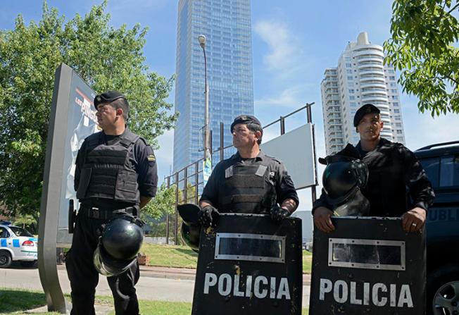 Police are seen in Montevideo, Uruguay, on January 8, 2015. Proposed legislation in Uruguay's parliament would criminalize insulting the police. (AFP/Mario Goldman)