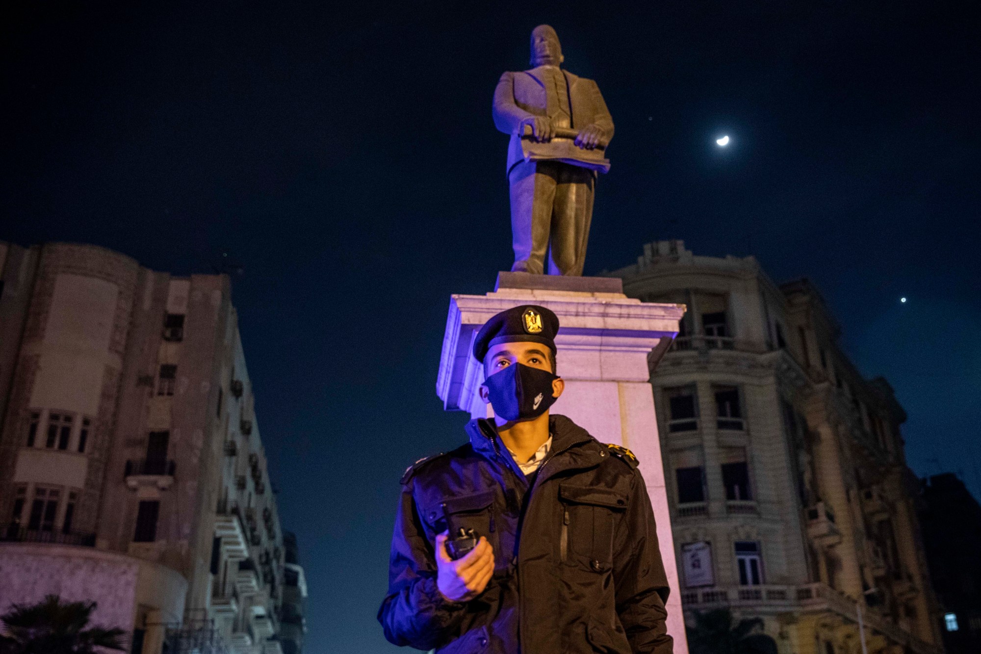 Egyptian security forces detain 2 freelance journalists Committee to