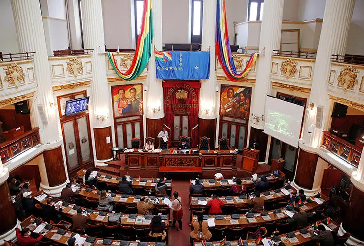 El Parlamento boliviano en La Paz el 29 de abril de 2020. Bolivia aprobó recientemente un decreto de emergencia que amplía las sanciones penales por difundir la desinformación sobre la pandemia del COVID-19. (Reuters / David Mercado)