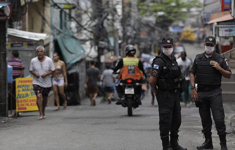 Police officers are seen in Rio de Janeiro, Brazil, on April 10, 2020. Radio journalist Fábio Márcio recently survived a shooting attempt in Piritiba. (Reuters/Ricardo Moraes)